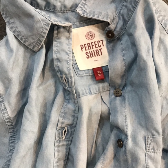 Chambray button up​ - Picture 2 of 3